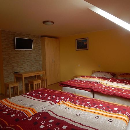 Guest House Pr Ambruzarju & Apartments 서클리예나고렌스켐 외부 사진