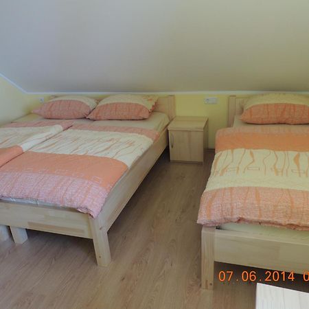 Guest House Pr Ambruzarju & Apartments 서클리예나고렌스켐 외부 사진
