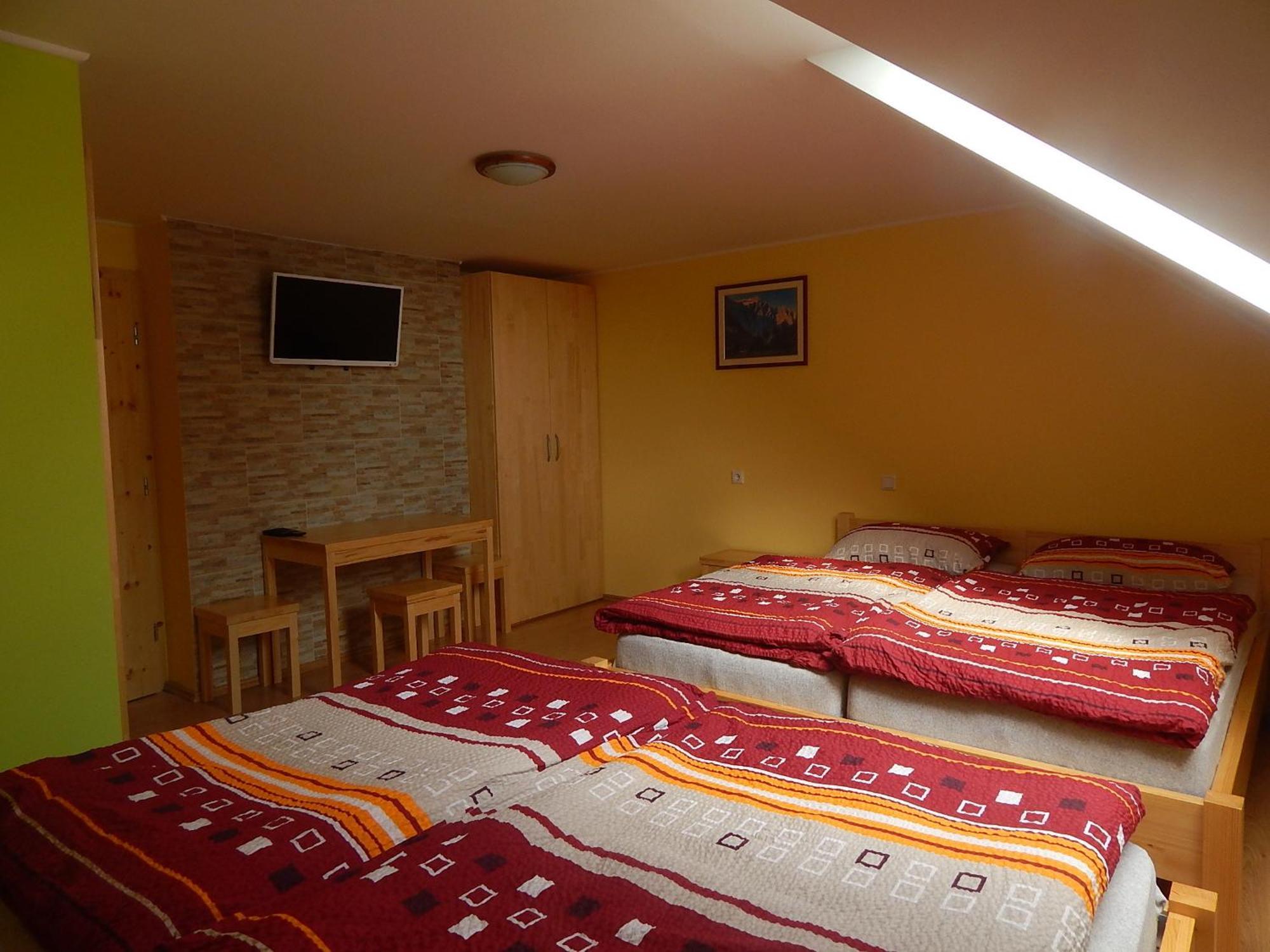 Guest House Pr Ambruzarju & Apartments 서클리예나고렌스켐 외부 사진