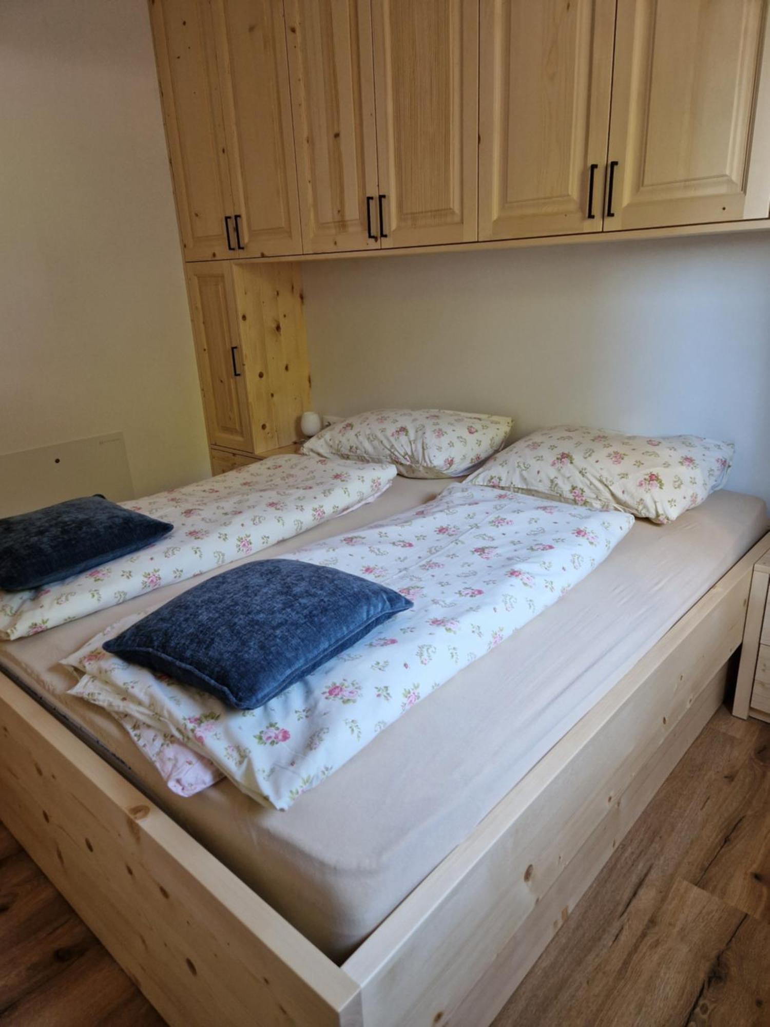 Guest House Pr Ambruzarju & Apartments 서클리예나고렌스켐 객실 사진